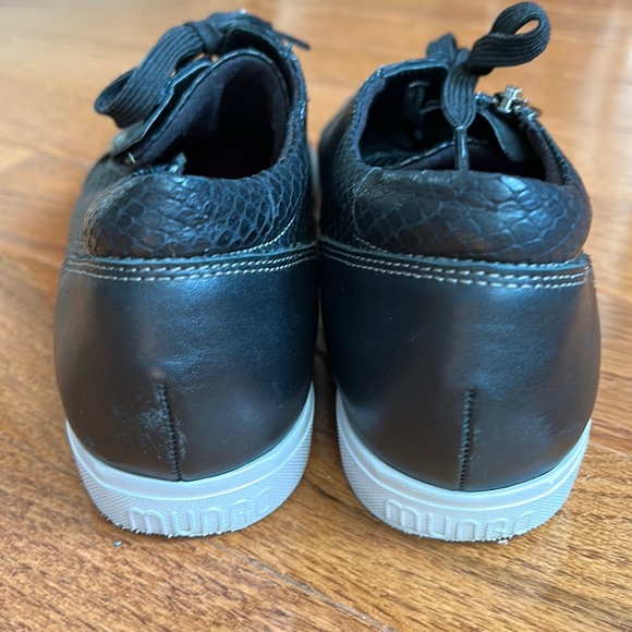 Munro Gabbie Black Snake Print Leather Sneakers - Picture 15 of 15